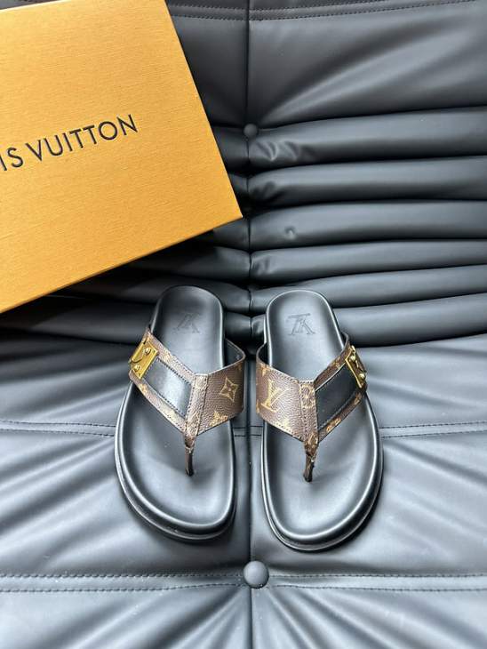 Picture of Louis Vuitton Slippers _SKULVsz38-44jyh02051471